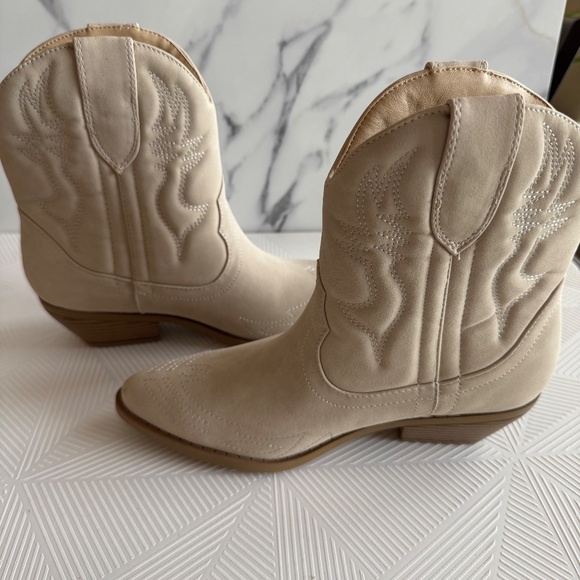 Soda Women Cowgirl Western Stitched Ankle Boots Pointed Toe Short Booties Size 7 - Picture 7 of 10